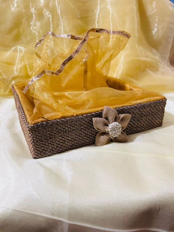Jute_Gift_Hamper_Decorated_Net_Basket,_Decorated_Gift_Hamper_Basket_25X25X6_Cm