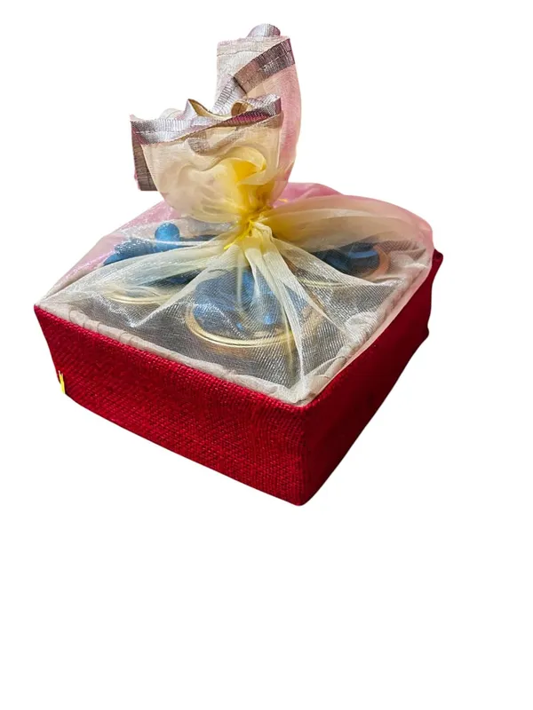 Eco-Friendly_Jute_Gift_Hamper_Basket_Tray_Handcrafted_Corporate_Gift_Box_Wedding/Event_Including_With_Net_Decoration_Natural_Jute_Red_(Size-20X20X7.6)