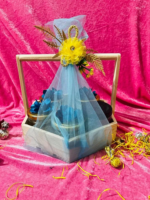 Hexagonal_Medium_Size_Pinewood_Gift_Hamper_Basket_For_Gift_Packaging_Size_25X25X6.35_Cm_25X25X6.35_Cm