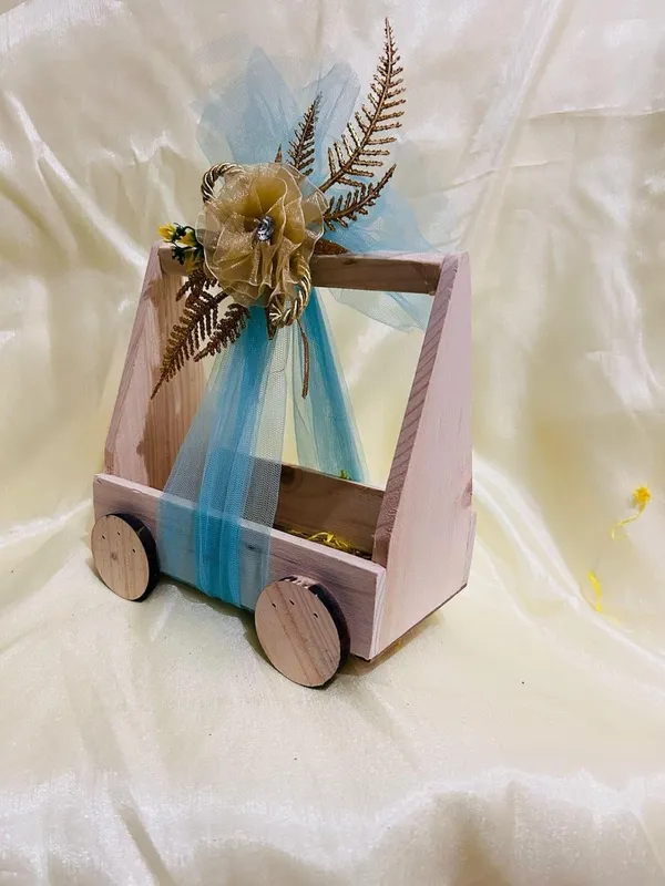 Pinewood_Gift_Basket_With_Handle_Ideal_For_Gift_Hampers,_Corporate_Gift_Box,_Wedding/Event_Decoration_With_Net_Decoration_Including_Flower_(1_Pc)_(Size-10.7_Cm_X_19.6Cm_X_17.78Cm)