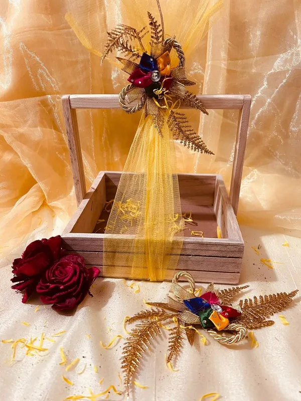 Small_Size_Pine_Wood_Empty_Gift_Hamper_Basket_Mdf_Base._8X8X2.5"_Inches_(20X20X5.7_Cm)_With_Net_And_Oranza_Flower_(20x20x6_CM)