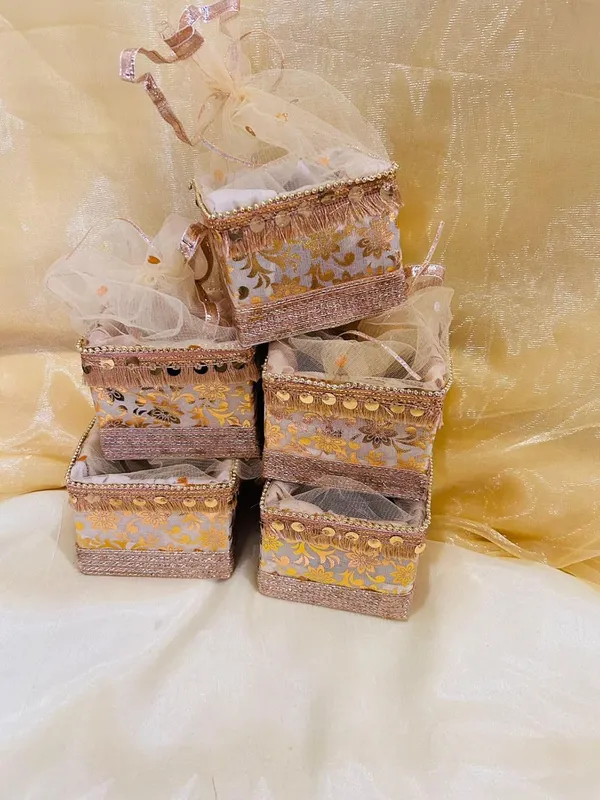 Decorated_Mini_Net_Hamper_Gift_Basket_Set_Of_3,_Diwali_Gift_Hamper,_Festival_Gift_Hamper_Tray_(4X4X3"_)