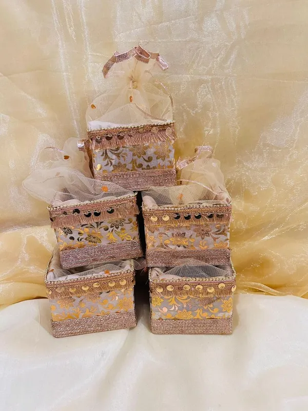 Decorated_Mini_Net_Hamper_Gift_Basket_Set_Of_3,_Diwali_Gift_Hamper,_Festival_Gift_Hamper_Tray_(4X4X3"_)
