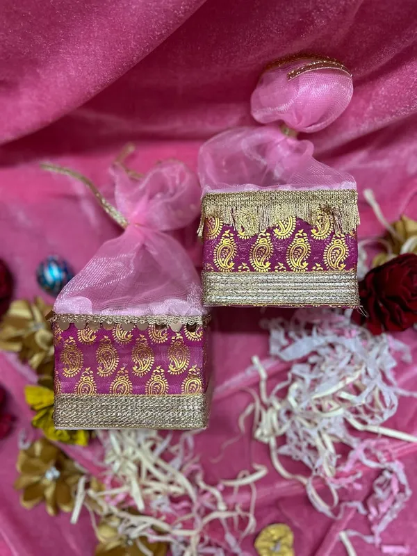 Decorated_Mini_Net_Hamper_Gift_Basket_Set_Of_3,_Diwali_Gift_Hamper,_Festival_Gift_Hamper_Tray_(4X4X3"_)