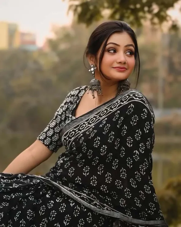 Black_Color_1-Minute_Ready_To_Wear_Georgette_Saree_With_Blouse_Piece