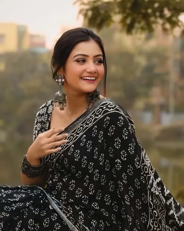 Black_Color_1-Minute_Ready_To_Wear_Georgette_Saree_With_Blouse_Piece