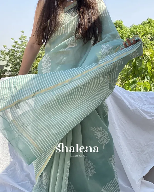 Green_Color_1_-_Minute_Ready_to_Wear_Mulmul_Cotton_Saree_with_Blouse_Piece
