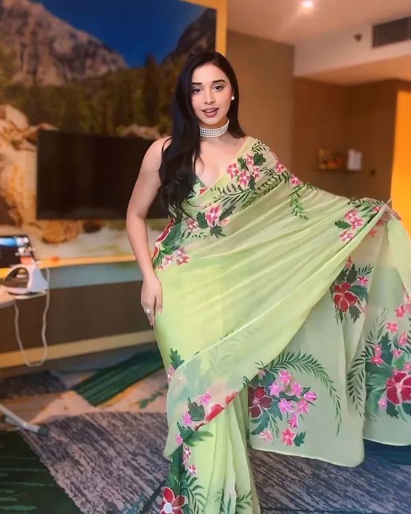 Light_Green_Color_1-Minute_Ready_To_Wear_Georgette_Saree_With_Blouse_Piece