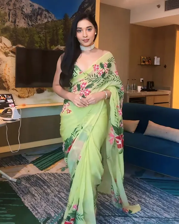 Light_Green_Color_1-Minute_Ready_To_Wear_Georgette_Saree_With_Blouse_Piece