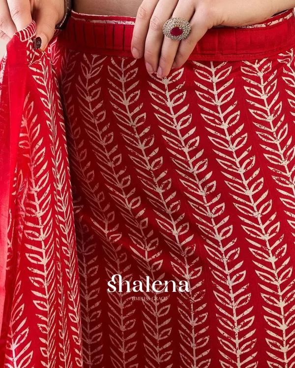 Red_Color_1_-_Minute_Ready_to_Wear_Mulmul_Cotton_Saree_with_Blouse_Piece