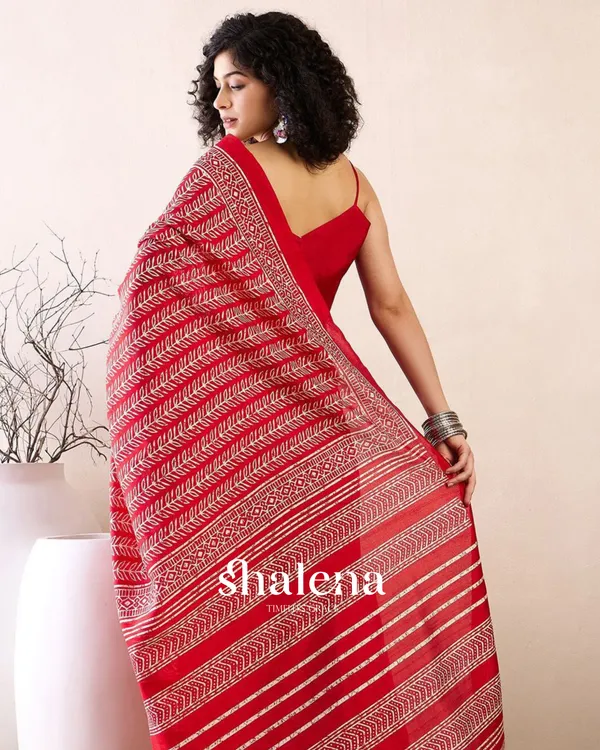 Red_Color_1_-_Minute_Ready_to_Wear_Mulmul_Cotton_Saree_with_Blouse_Piece