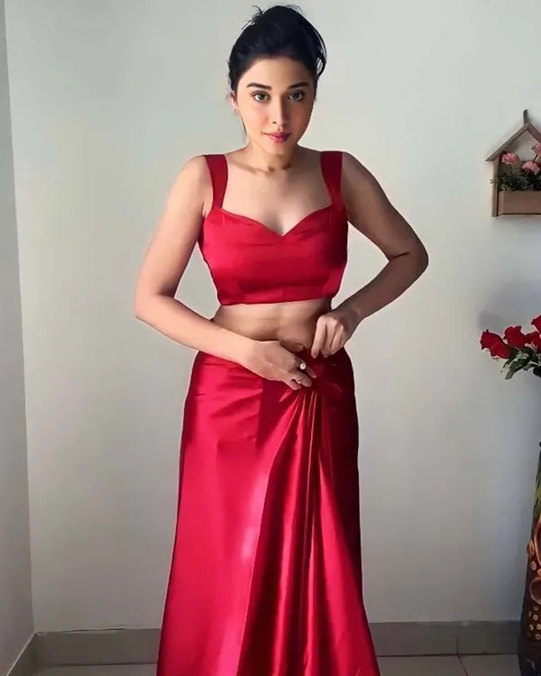 Red_Color_1-Minute_Ready_To_Wear_Satin_Saree_With_Blouse_Piece