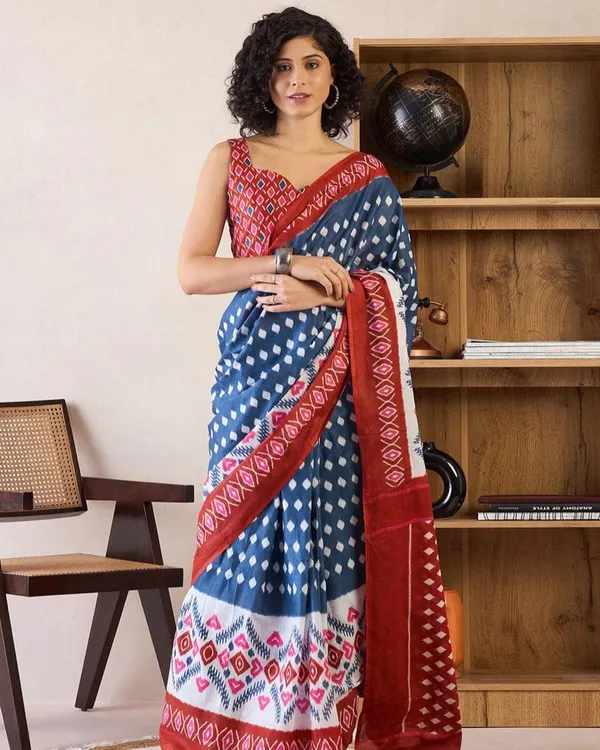 Blue_And_Red_Color_Mulmul_Cotton_1_-_Minute_Ready_to_Wear_Saree_with_Pocket_and_Blouse_Piece