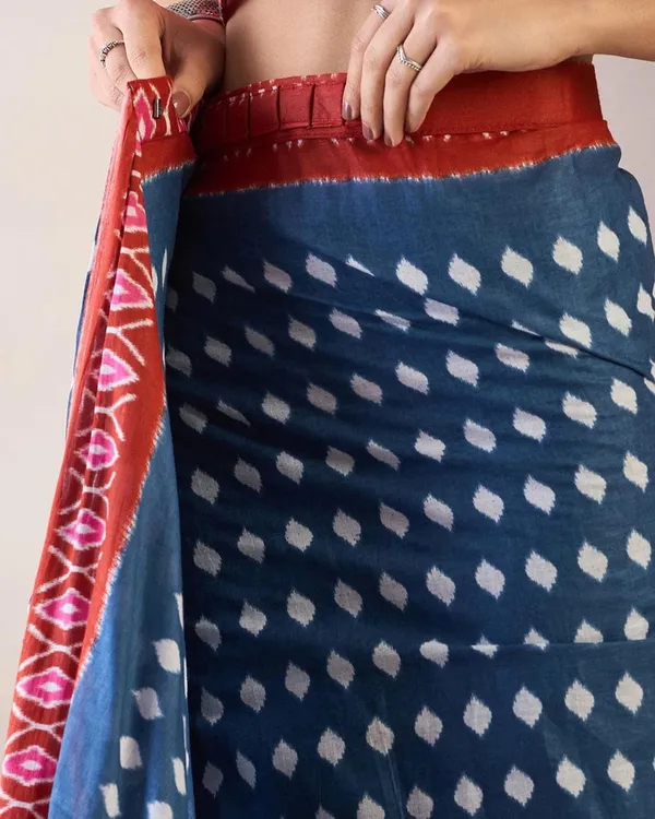 Blue_And_Red_Color_Mulmul_Cotton_1_-_Minute_Ready_to_Wear_Saree_with_Pocket_and_Blouse_Piece