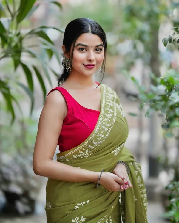 Green_Color_Mulmul_Cotton_1_-_Minute_Ready_to_Wear_Saree_with_Pocket_and__Blouse_Piece