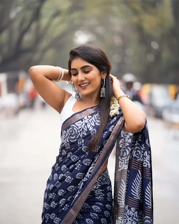 Navy_Blue_Color_1-Minute_Ready_to_Wear_Premium_Cotton_Saree_with_Blouse_Piece