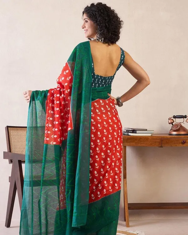 Red_And_Green_Color_Mulmul_Cotton_1_-_Minute_Ready_to_Wear_Saree_with_Pocket_and_Blouse_Piece
