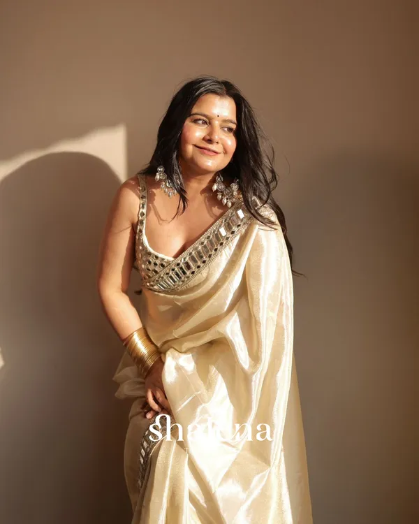 Splendorous_Beige_Satin_Silk_Mirror_Work_Saree_With_Elision_Blouse_Piece