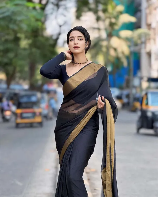 Black_Color_1-Minute_Ready_To_Wear_Georgette_Saree_With_Blouse_Piece