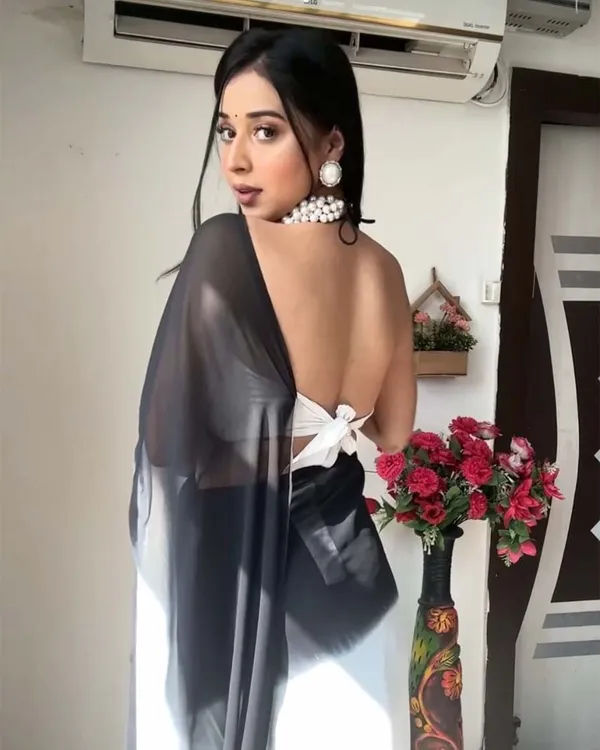 White_And_Black_Color_1-Minute_Ready_To_Wear_Georgette_Saree_With_Blouse_Piece