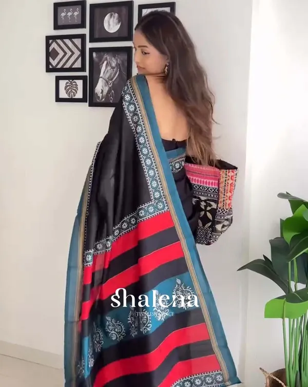 Dark_Horizon_-_Black_Linen_1-Minute_Ready_to_Wear_Saree_with_Blue_Border_&_Matching_Blouse