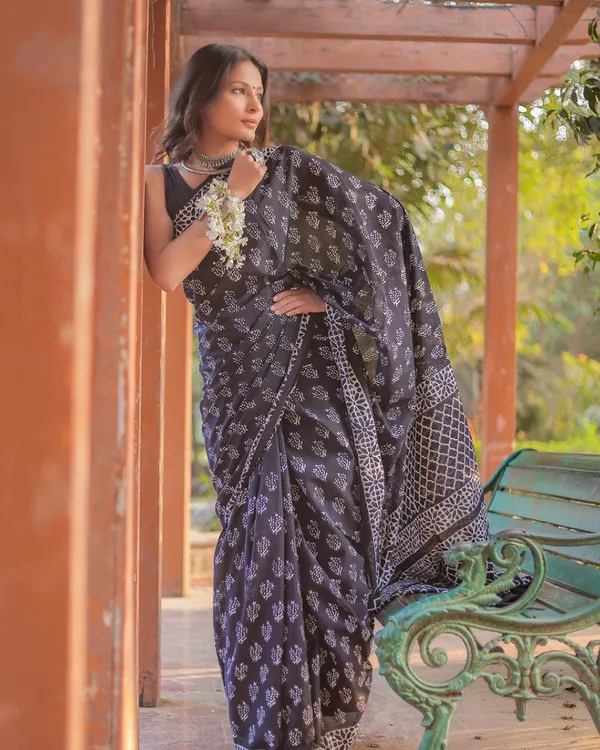Black_Color_Cotton_1_-_Minute_Ready_to_Wear_Saree_with_Blouse_Piece