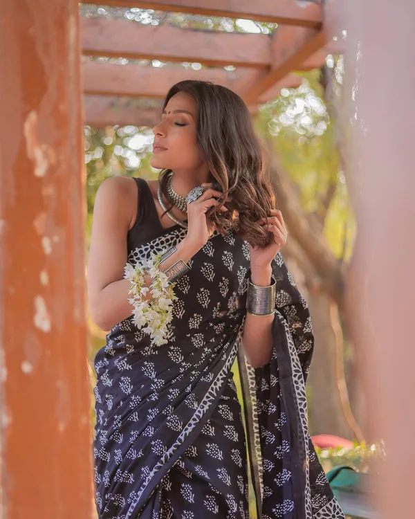 Black_Color_Cotton_1_-_Minute_Ready_to_Wear_Saree_with_Blouse_Piece