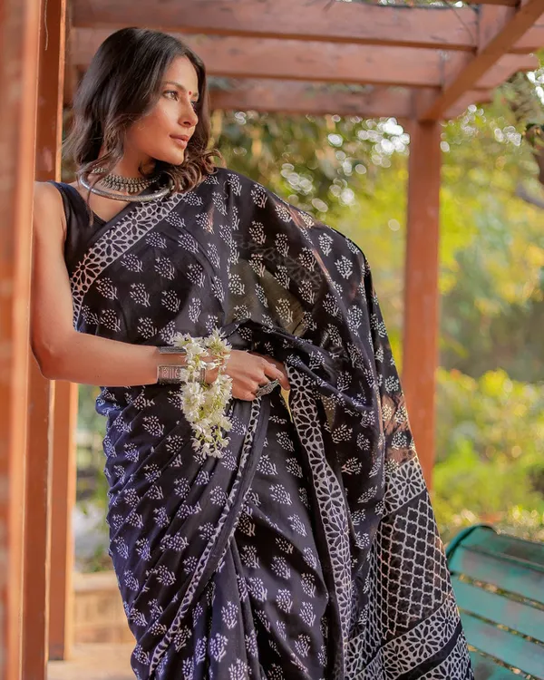 Black_Color_Cotton_1_-_Minute_Ready_to_Wear_Saree_with_Blouse_Piece
