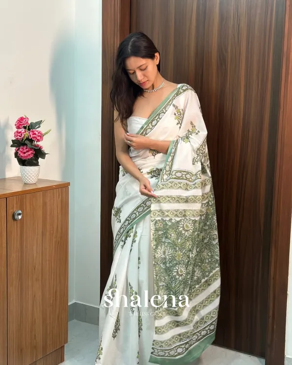 White_Color_1_Minute_Ready_To_Wear_Mulmul_Cotton_Digital_Printed_Saree_With_Pocket