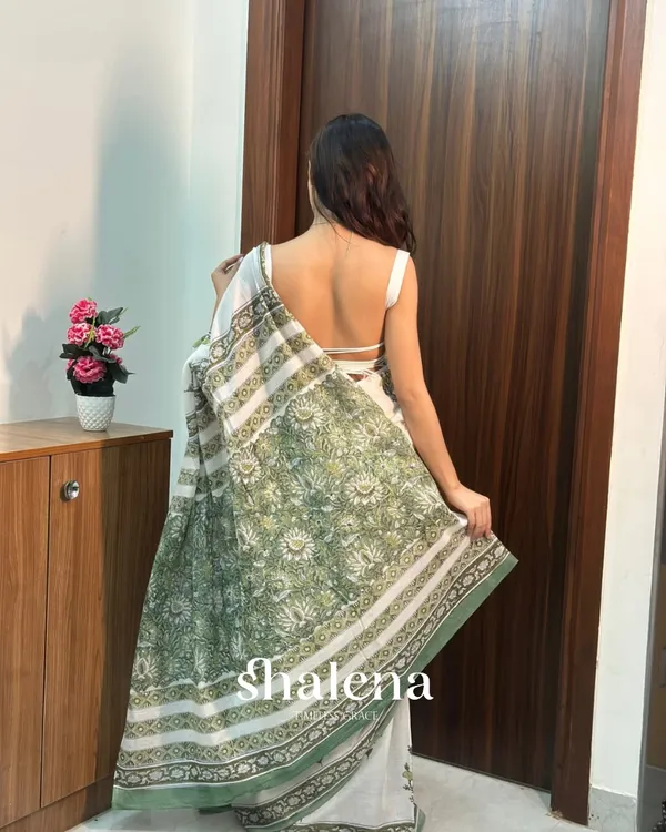 White_Color_1_Minute_Ready_To_Wear_Mulmul_Cotton_Digital_Printed_Saree_With_Pocket
