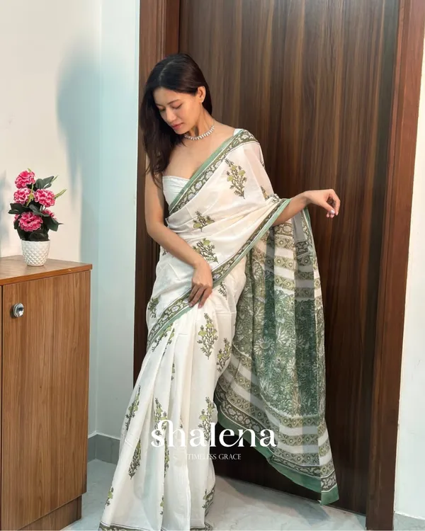 White_Color_1_Minute_Ready_To_Wear_Mulmul_Cotton_Digital_Printed_Saree_With_Pocket