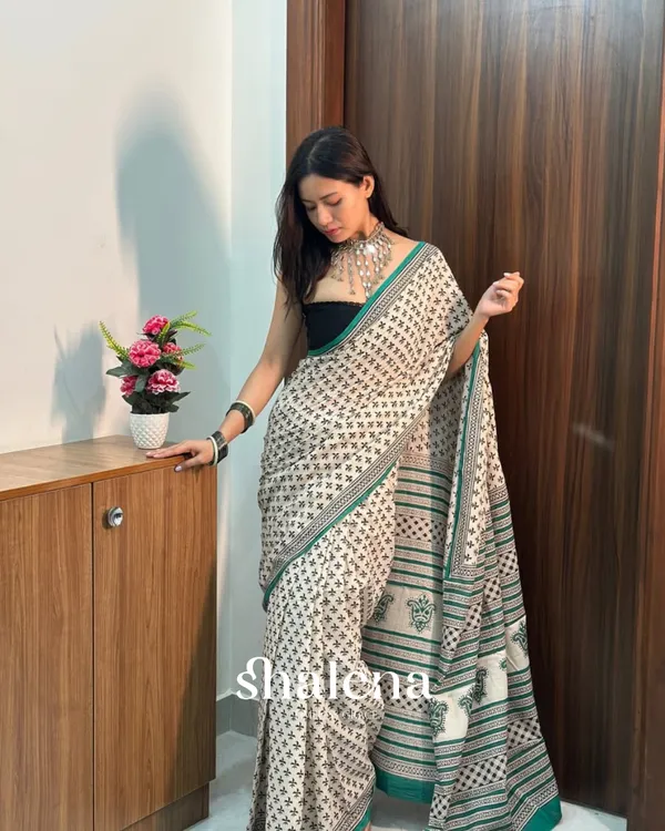 Cream_Color_1_Minute_Ready_To_Wear_Mulmul__Cotton_Digital_Printed_Saree_With_Pocket