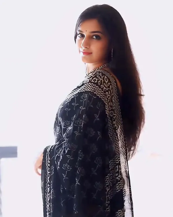Black_Color_1-Minute_Ready_To_Wear_Cotton_Saree_With_Blouse_Piece