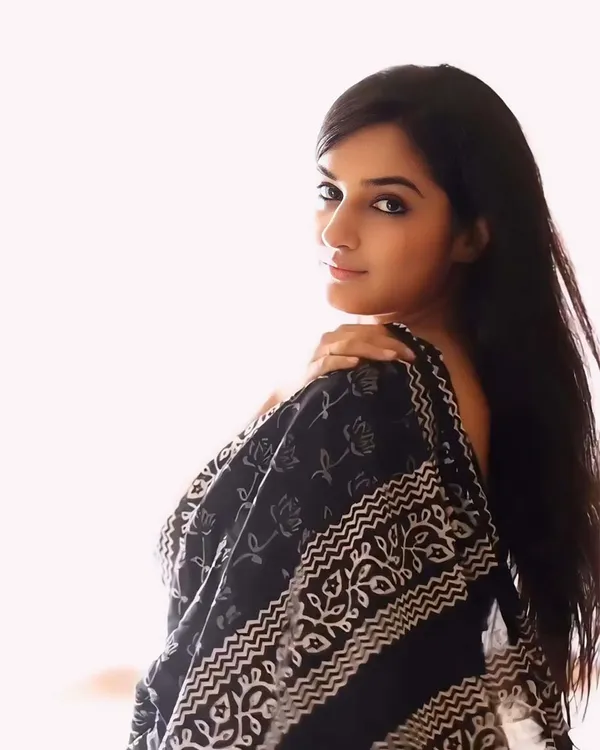 Black_Color_1-Minute_Ready_To_Wear_Cotton_Saree_With_Blouse_Piece