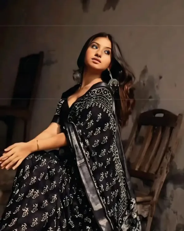 Black_Color_Cotton_1_-_Minute_Ready_to_Wear_Saree_with_Blouse_Piece