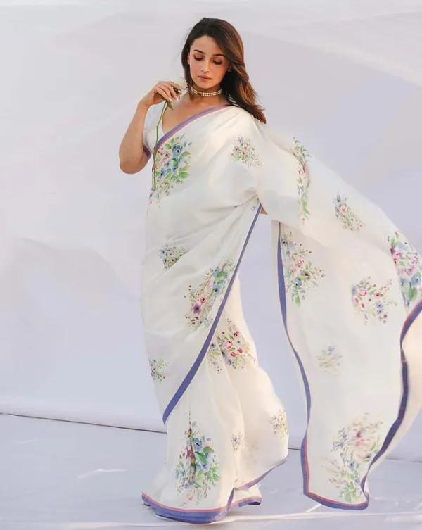 White_Color_Georgette_Saree_With_Blouse_Piece
