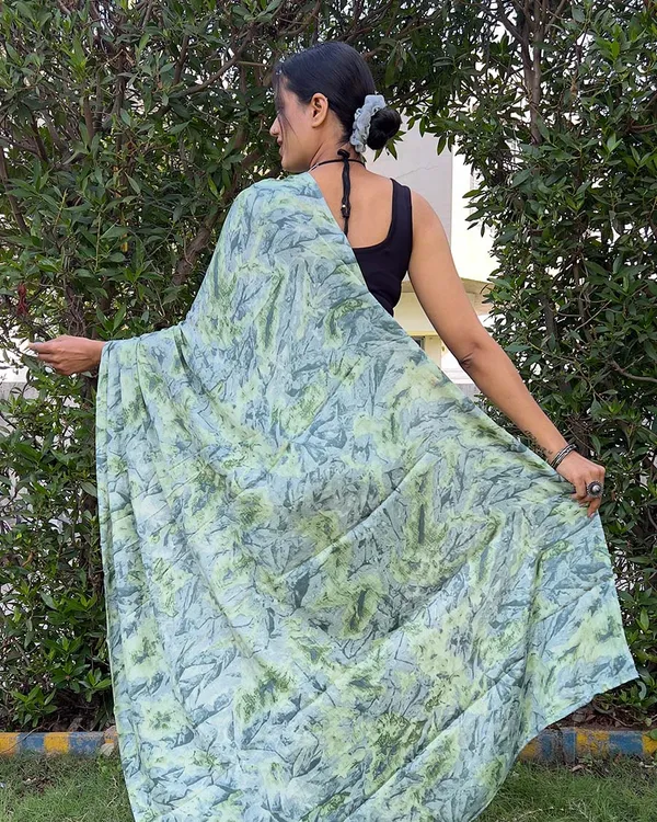 Green_color_1-Minute_Ready_To_Wear_Chinon_Saree_With_Blouse_Piece