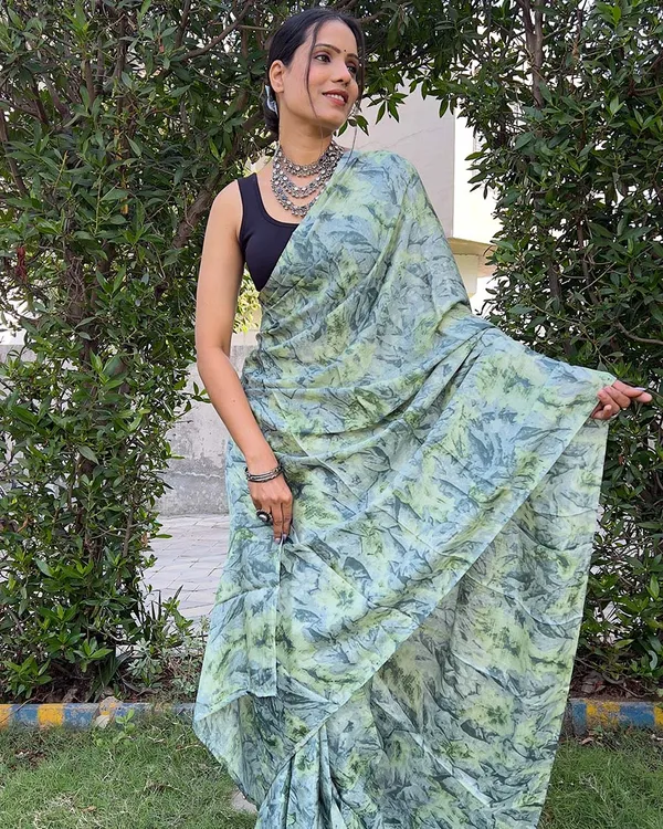 Green_color_1-Minute_Ready_To_Wear_Chinon_Saree_With_Blouse_Piece