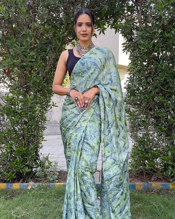 Green_color_1-Minute_Ready_To_Wear_Chinon_Saree_With_Blouse_Piece