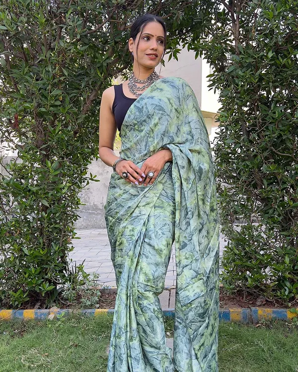 Green_color_1-Minute_Ready_To_Wear_Chinon_Saree_With_Blouse_Piece