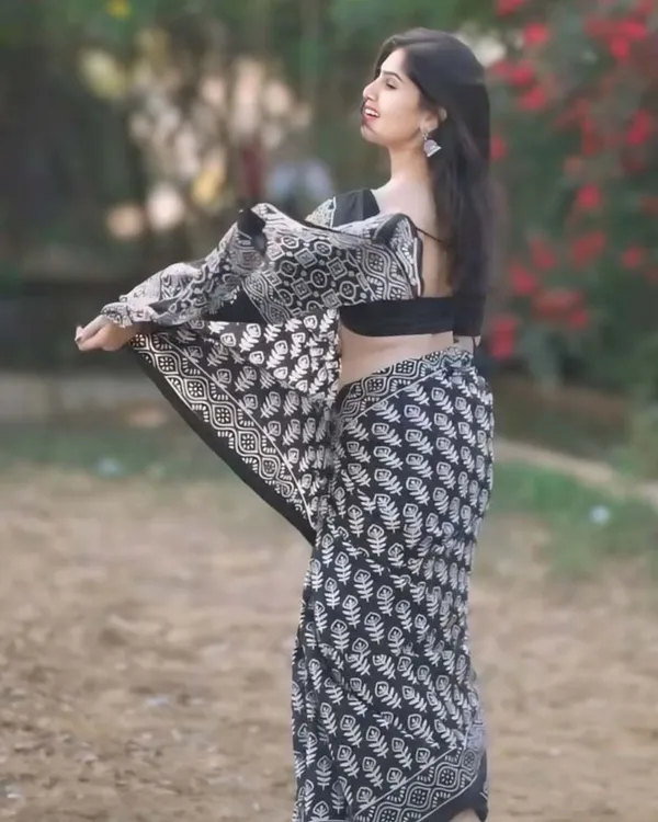 Black_Color_1-Minute_Ready_to_Wear_Cotton_Saree_with_Blouse_Piece