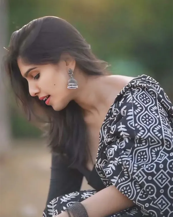 Black_Color_1-Minute_Ready_to_Wear_Cotton_Saree_with_Blouse_Piece