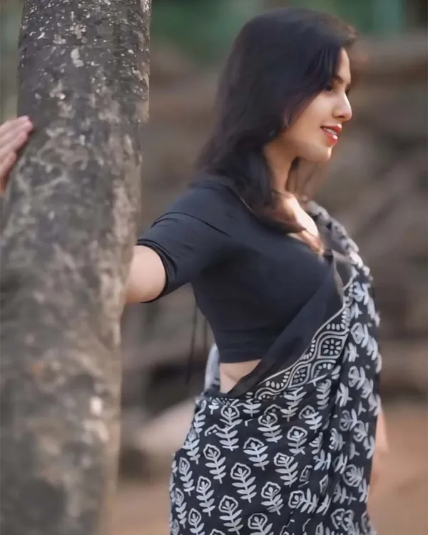 Black_Color_1-Minute_Ready_to_Wear_Cotton_Saree_with_Blouse_Piece