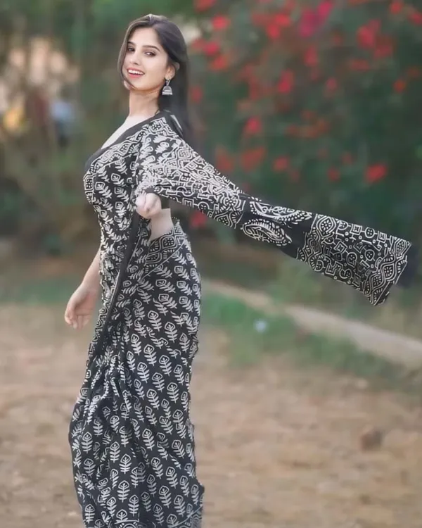Black_Color_1-Minute_Ready_to_Wear_Cotton_Saree_with_Blouse_Piece