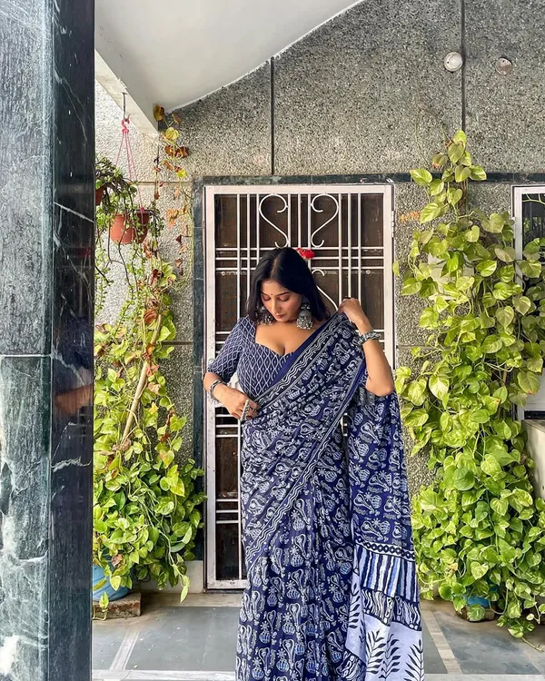 Blue_Color_Cotton_1_-_Minute_Ready_to_Wear_Saree_with_Blouse_Piece