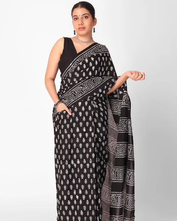 Black_Color_Mulmul_Cotton_1_-_Minute_Ready_to_Wear_Saree_with_Pocket_and__Blouse_Piece
