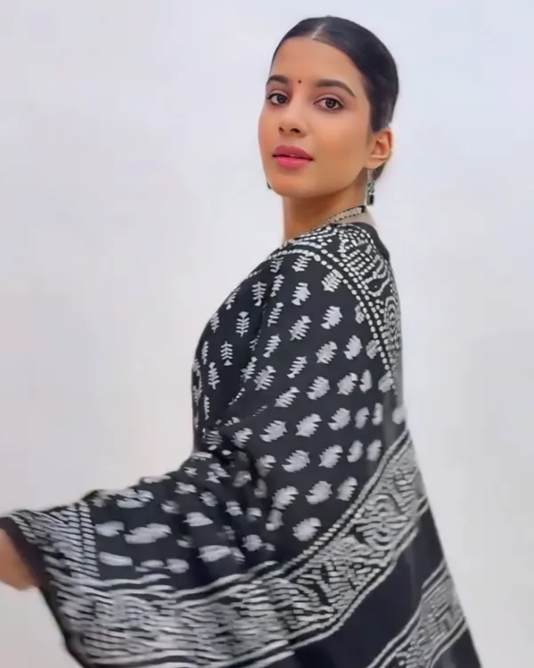 Black_Color_Mulmul_Cotton_1_-_Minute_Ready_to_Wear_Saree_with_Pocket_and__Blouse_Piece