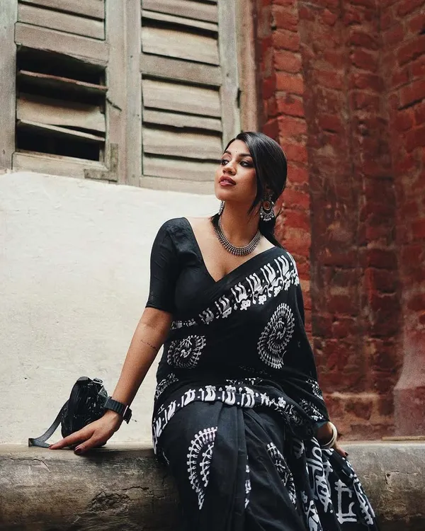 Black_Color_1-Minute_Ready_to_Wear_Premium_Cotton_Saree_with_Blouse_Piece