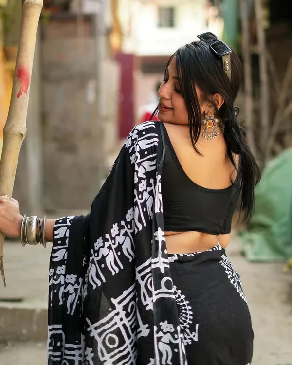 Black_Color_1-Minute_Ready_to_Wear_Premium_Cotton_Saree_with_Blouse_Piece