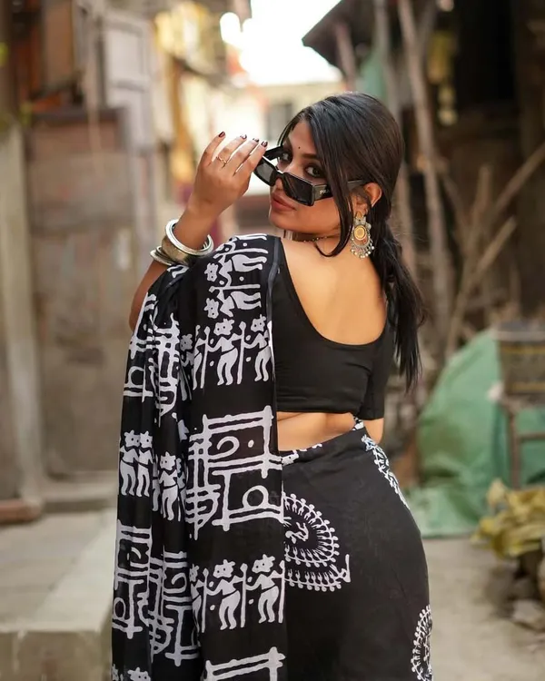 Black_Color_1-Minute_Ready_to_Wear_Premium_Cotton_Saree_with_Blouse_Piece